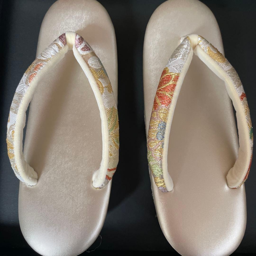 ぴよこ豆です。 バックと草履のセット　未使用品です。