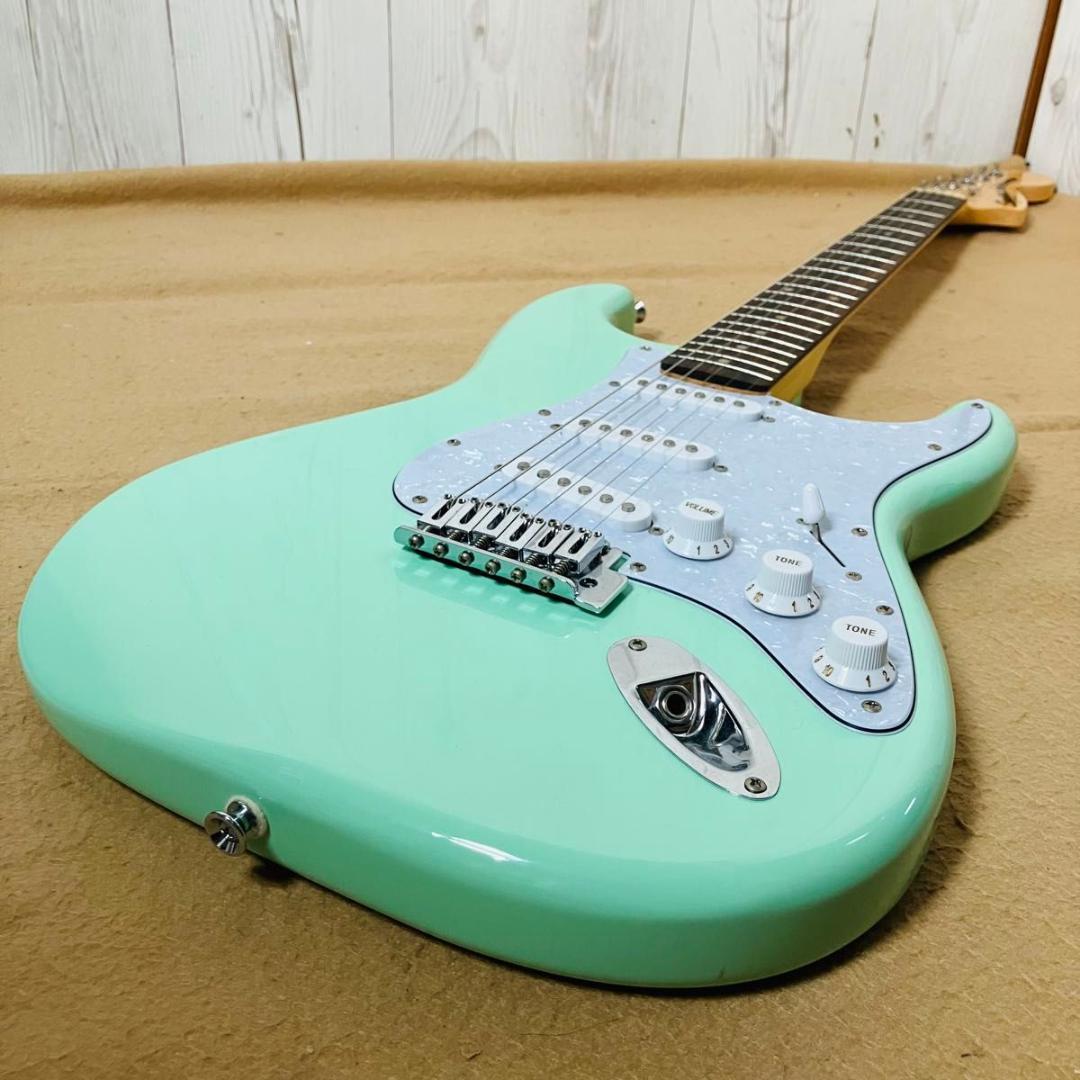 美品 Squier Fender エレキギター ストラトキャスター グリーン