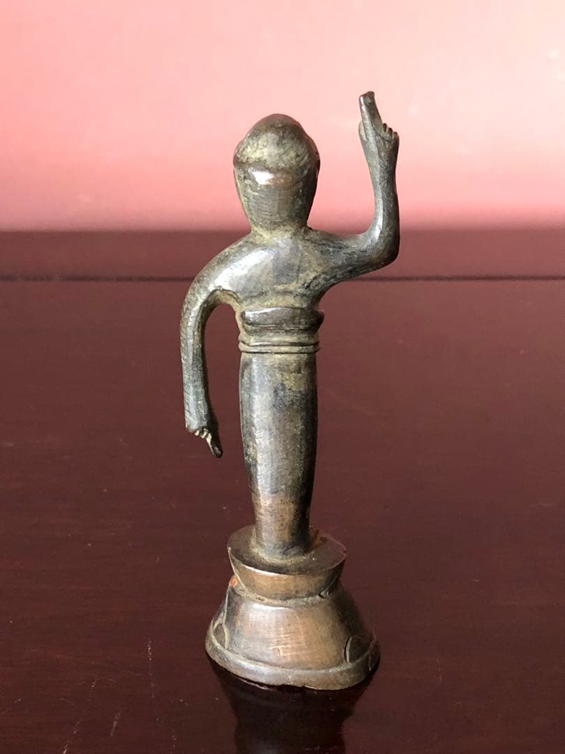 古代様式を持つ古銅誕生仏桐箱入