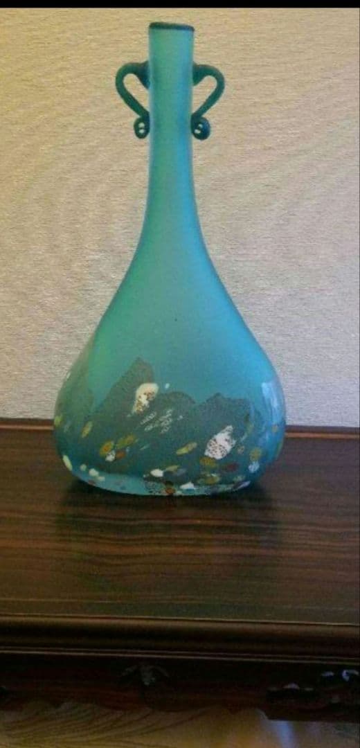 ガラス作家もの石井康治の凛とした中にも華やかさをひめたブルーが映える一品です