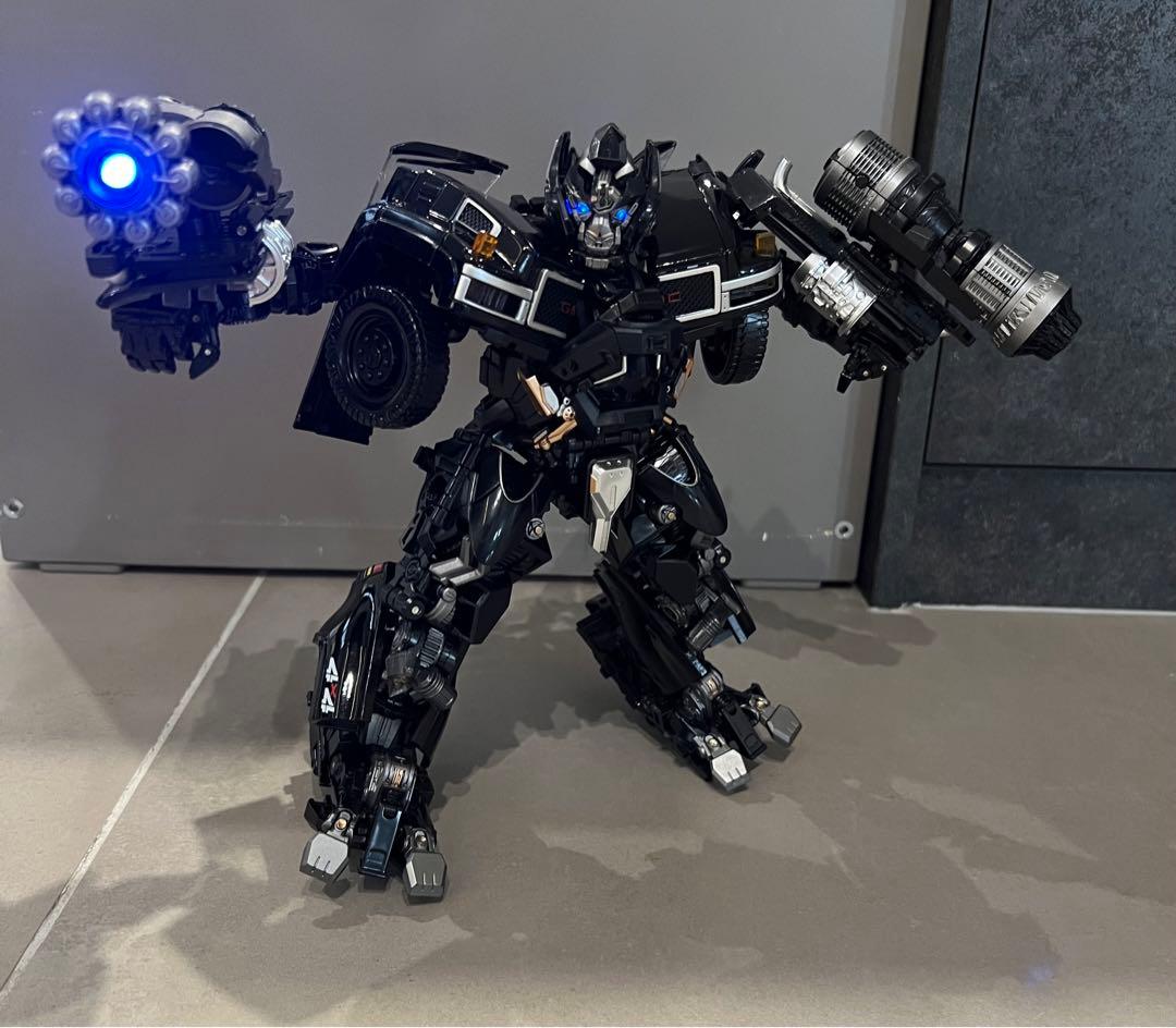 トランスフォーマー　アイアンハイド　フィギュア