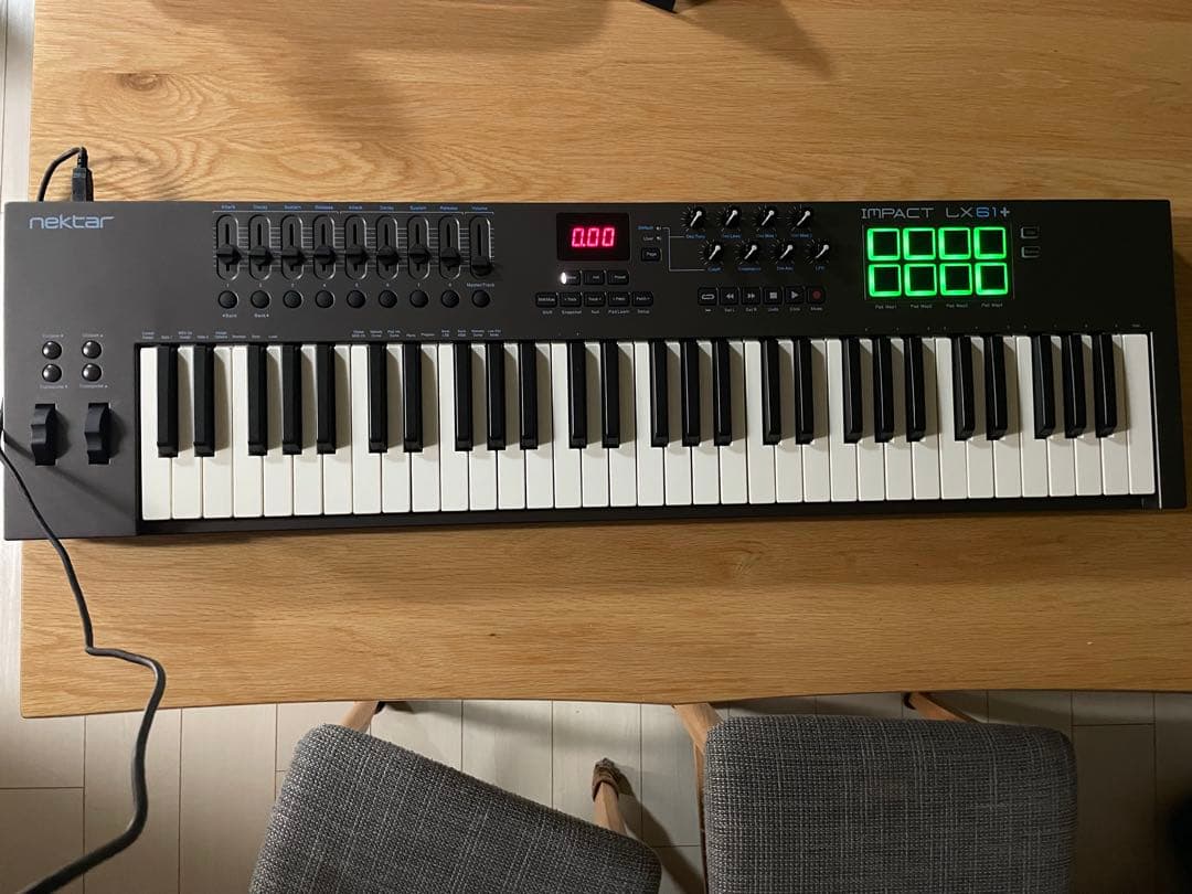 【美品】nektar IMPACT LX61+ MIDIコントローラー