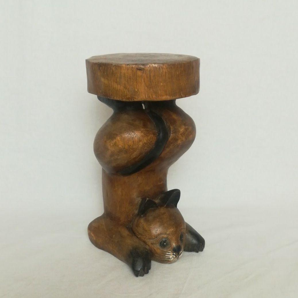 逆立ち　ネコ　木彫　彫刻　置物　台座