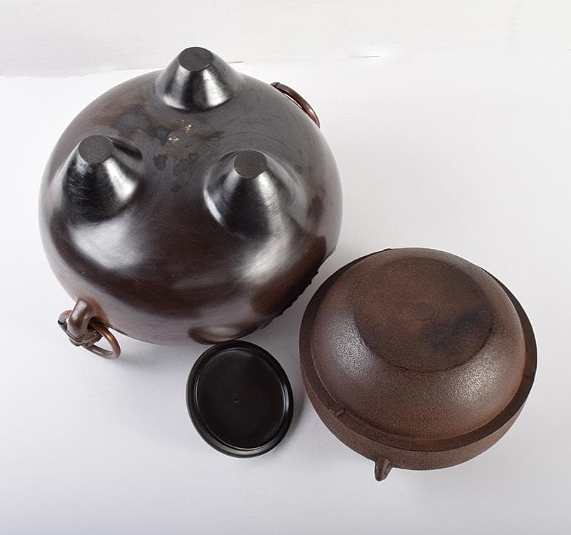 そら釜師　角谷莎村作　鬼面切合釜　鉄釜　風炉　共箱　D　R4868C