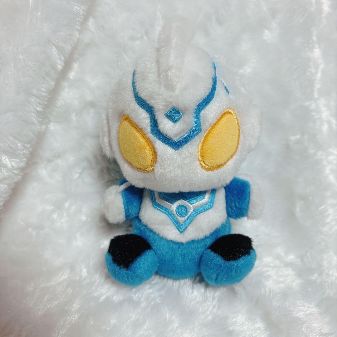 ふわふわお座りぬいぐるみ　ウルトラマンフーマ