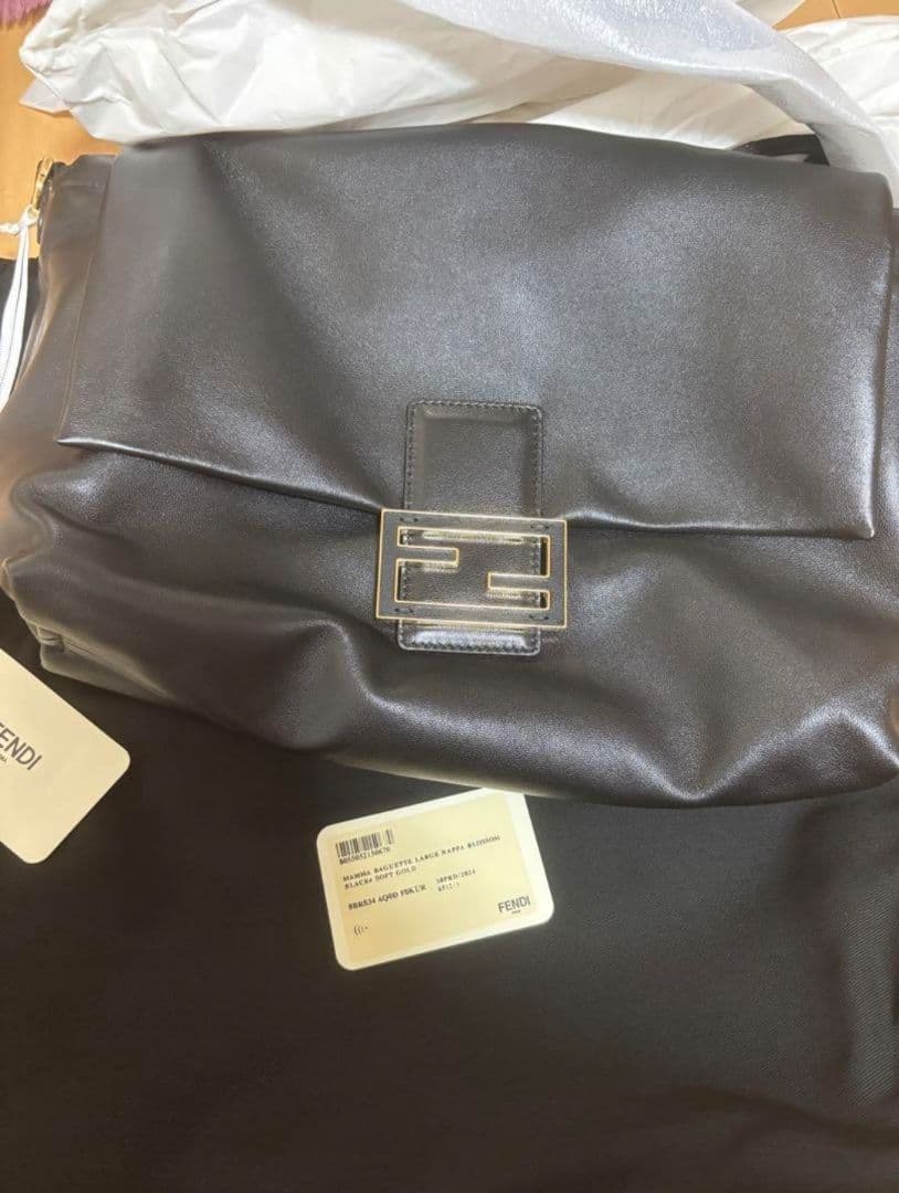 未使用新作 FENDIマンマバゲットフェンディ ラージバッグ