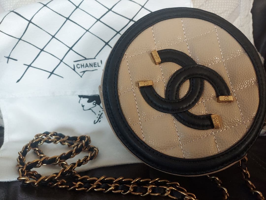 CHANELノベルティー ラウンド型ショルダーバッグ
