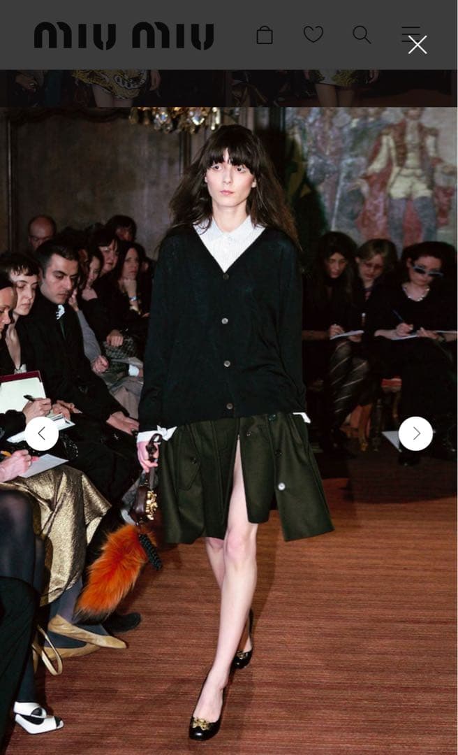 miumiu ミュウミュウ エンブレムブローチ