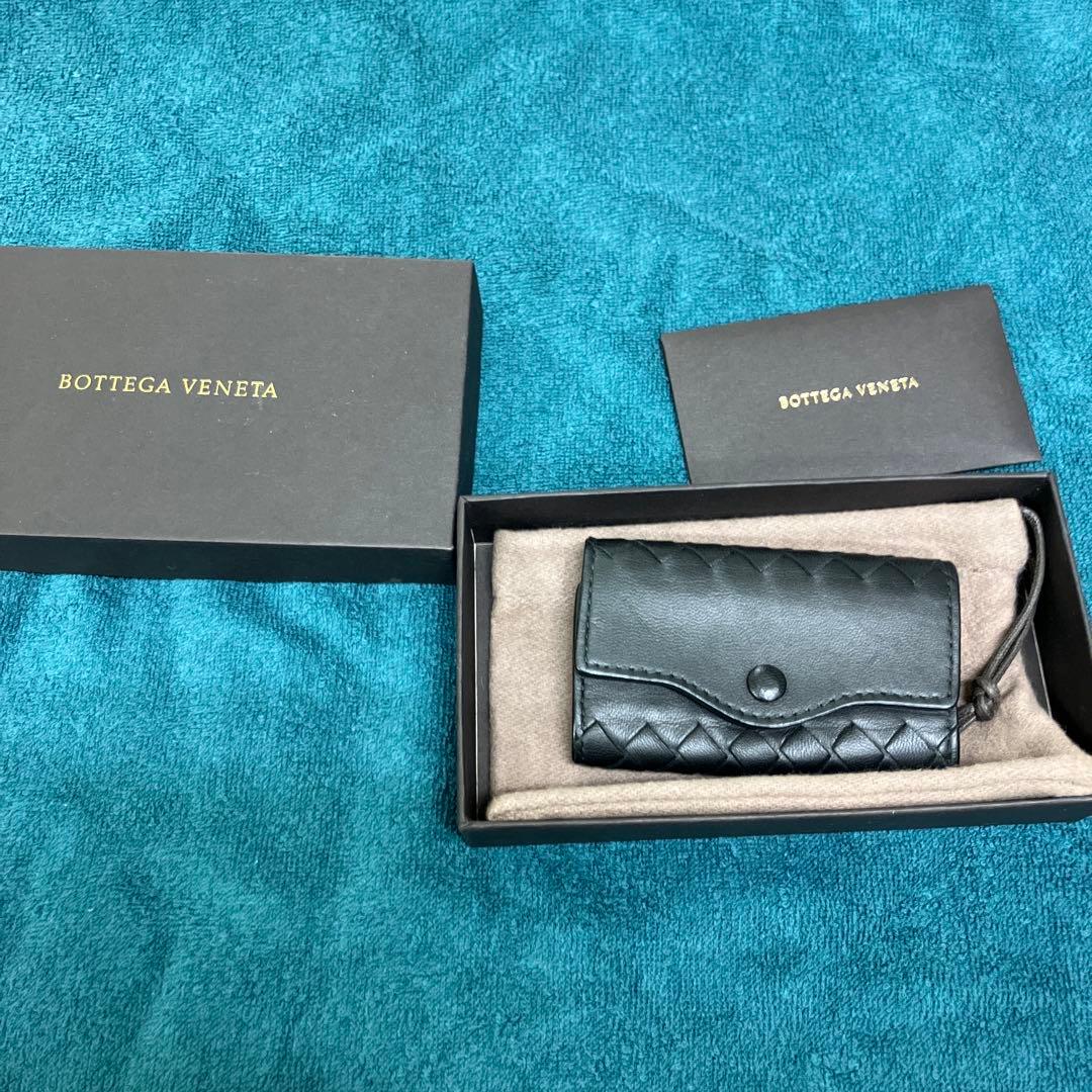 ボスBottega Veneta イントレチャートブラックレザーキーケース