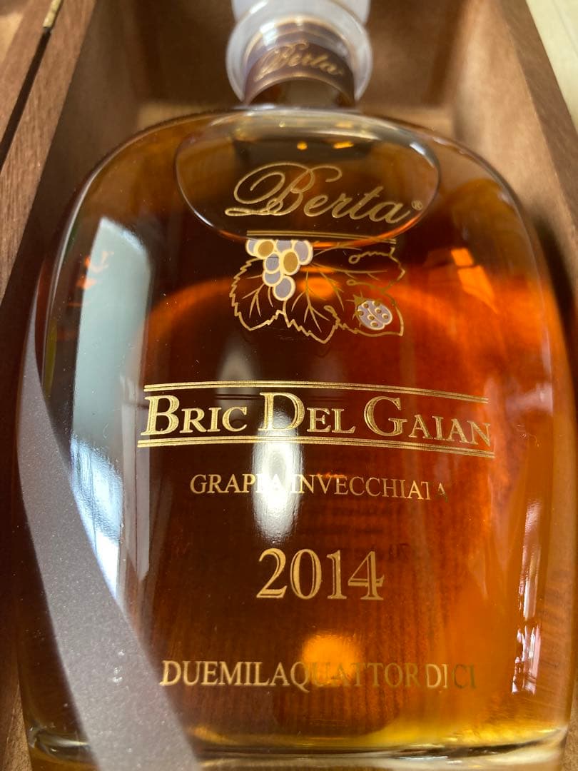 ベルタ ブリック デル ガイアン 2014 ブランデー　木箱　お酒　高級