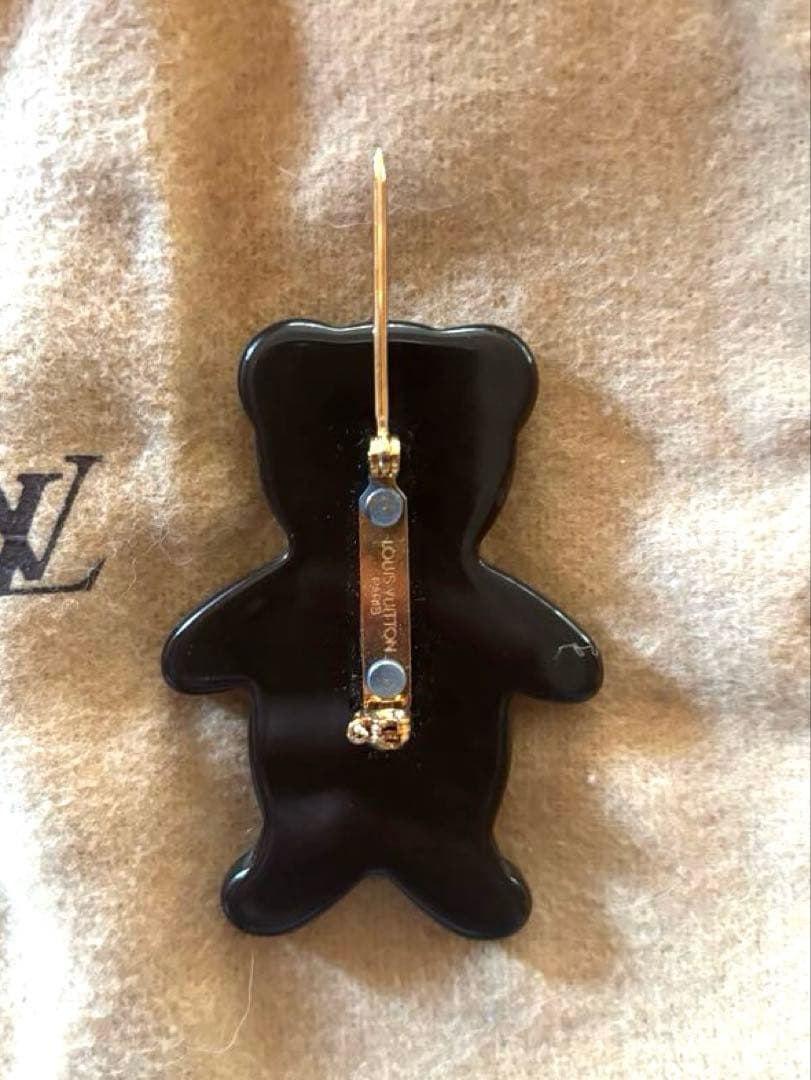 ルイヴィトン　ピンバッジ　熊　モノグラム