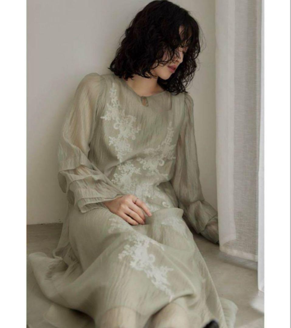 kana モチーフレース シアー ワンピース マスタード　M