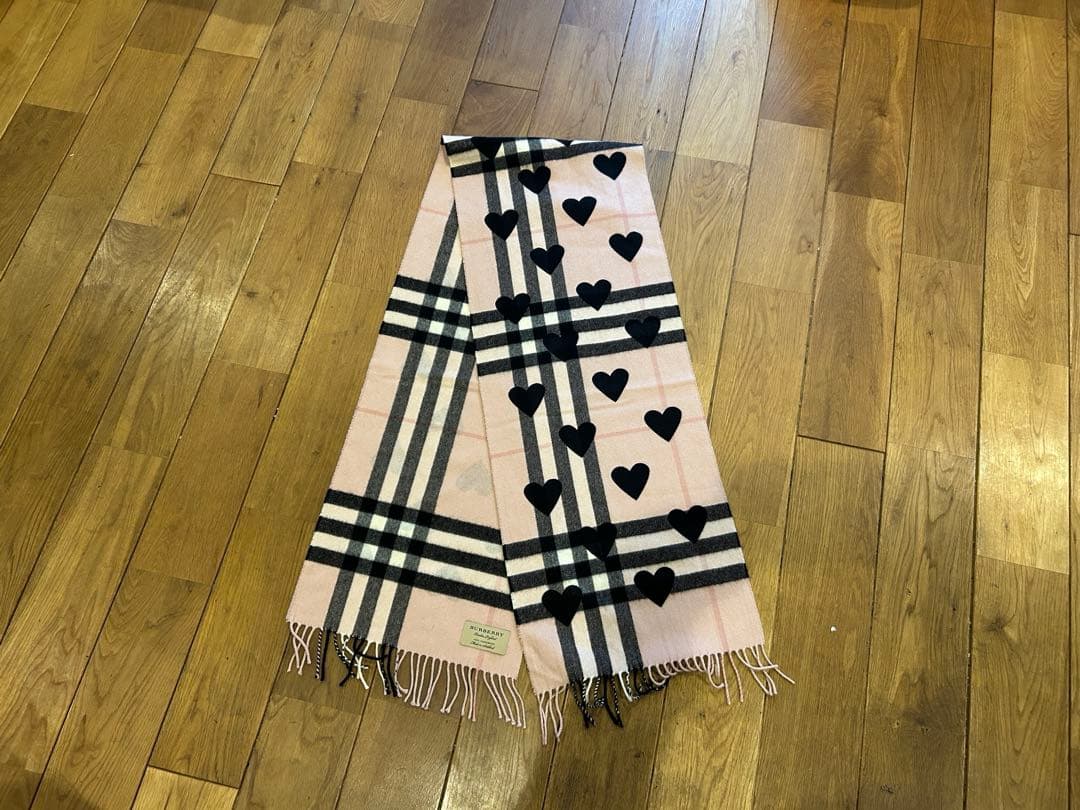Burberry ハート柄マフラー ピンク