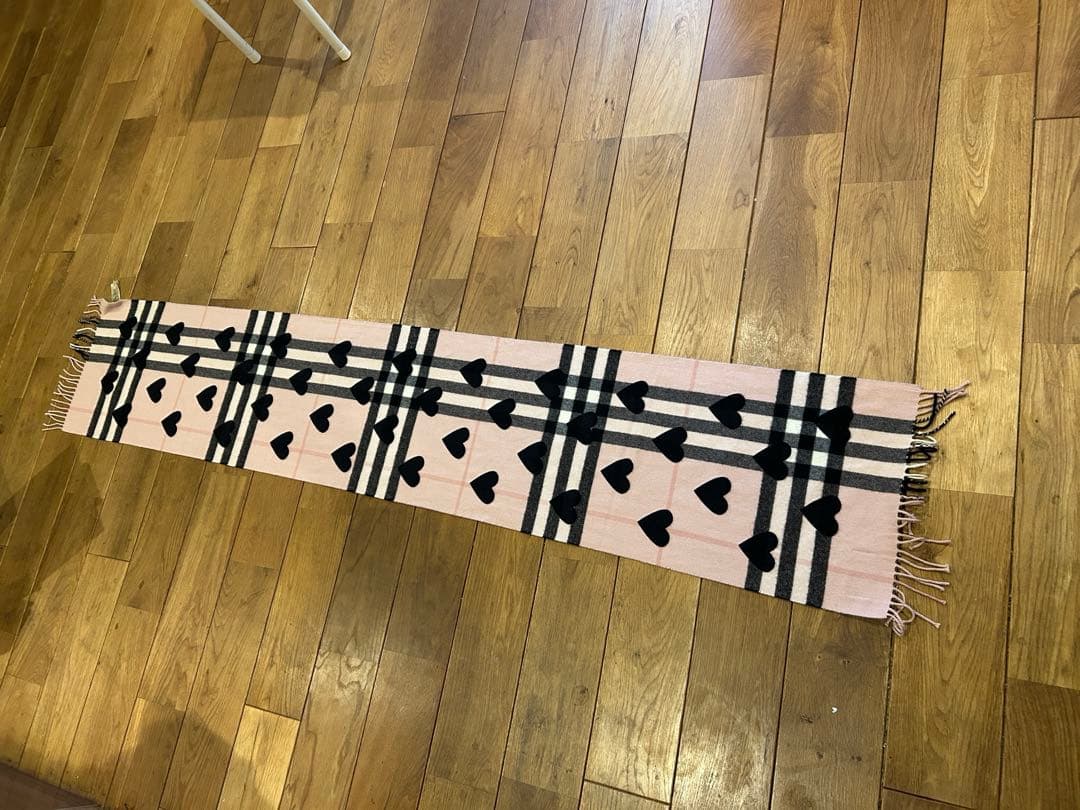 Burberry ハート柄マフラー ピンク