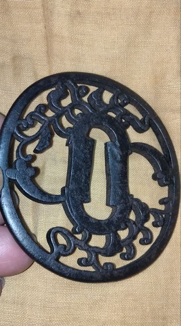 希少　鉄鍔　鐔　(忠好作　丁子透かし)　江戸時代　赤坂忠好　箱付き