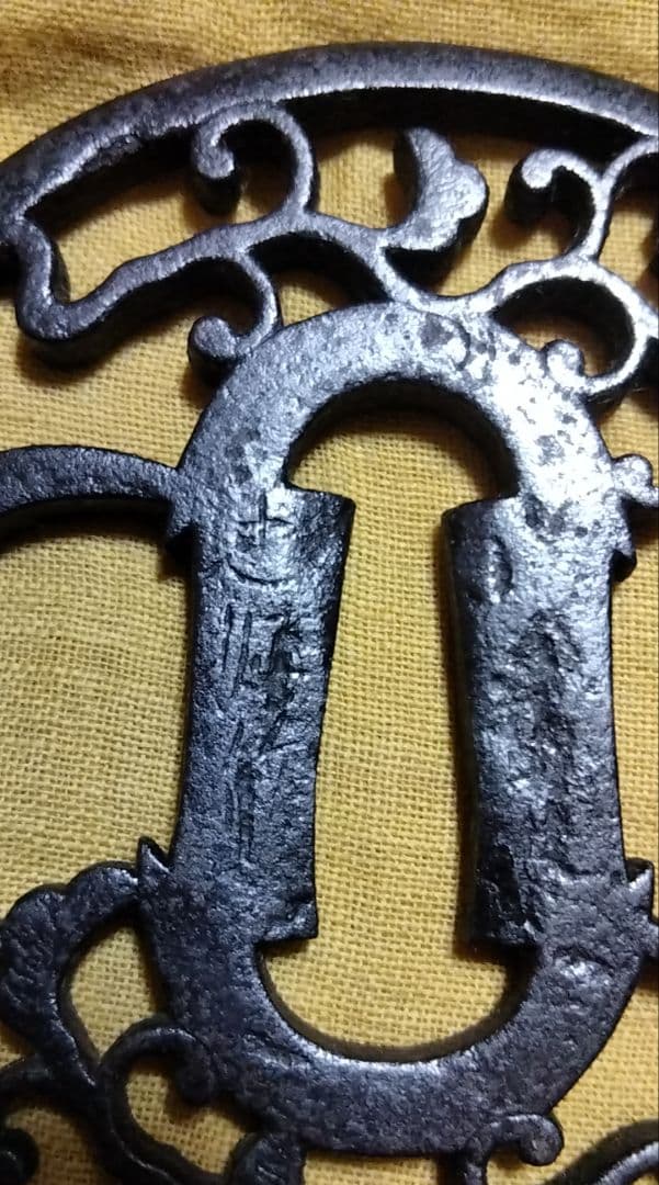 希少　鉄鍔　鐔　(忠好作　丁子透かし)　江戸時代　赤坂忠好　箱付き