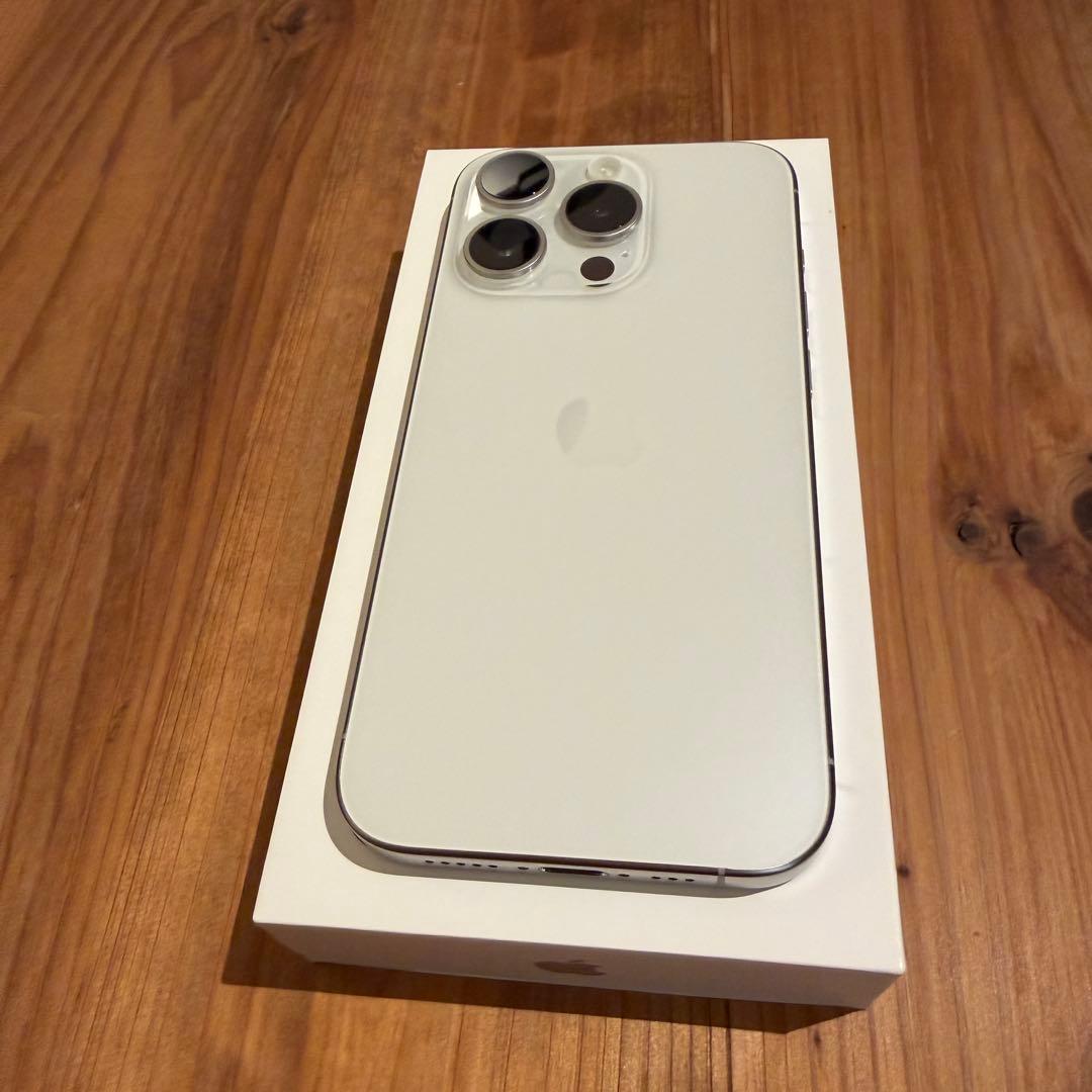 iPhone 15Pro ホワイトチタニウム　256GB