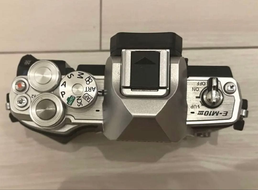 【箱付き】オリンパスOM-D E-M10 MarkⅢ ダブルレンズキット