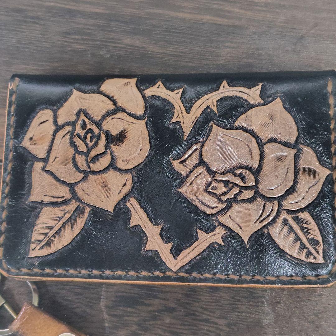 ミドルサイズ トラッカーウォレット 黒×ムラ茶 バラのハート(76)