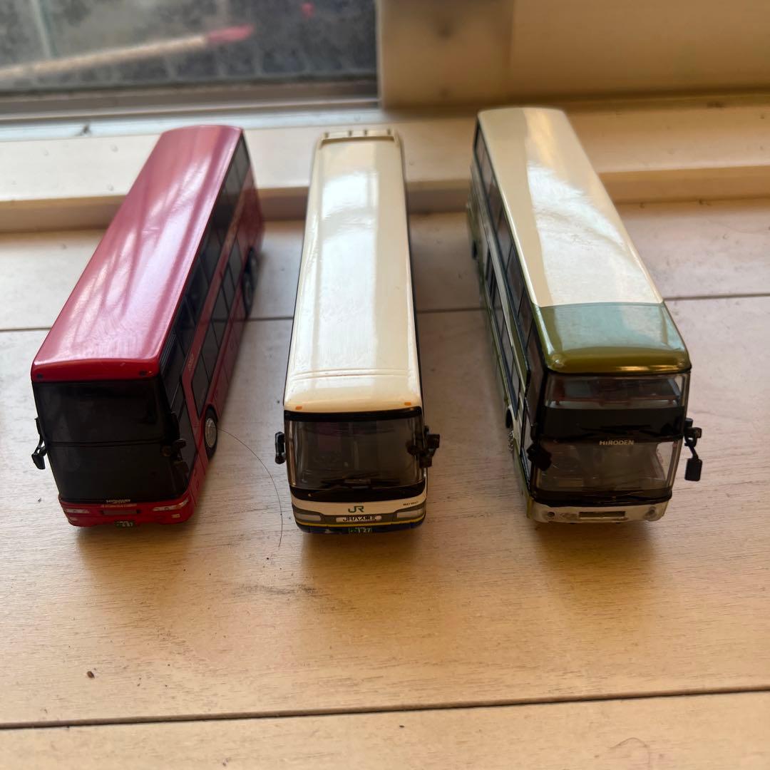 バスの模型です15個