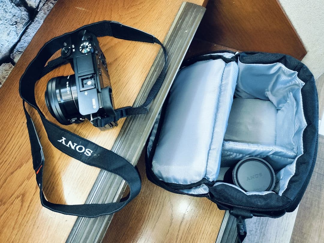 や*ま様 SONY　一眼レフカメラα6000　ダフルズームレンズセット　カメラ収