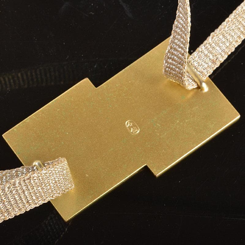 和装小物　令仙作　彫金　色紙重ね菊花文　帯留　共箱　C　R6243