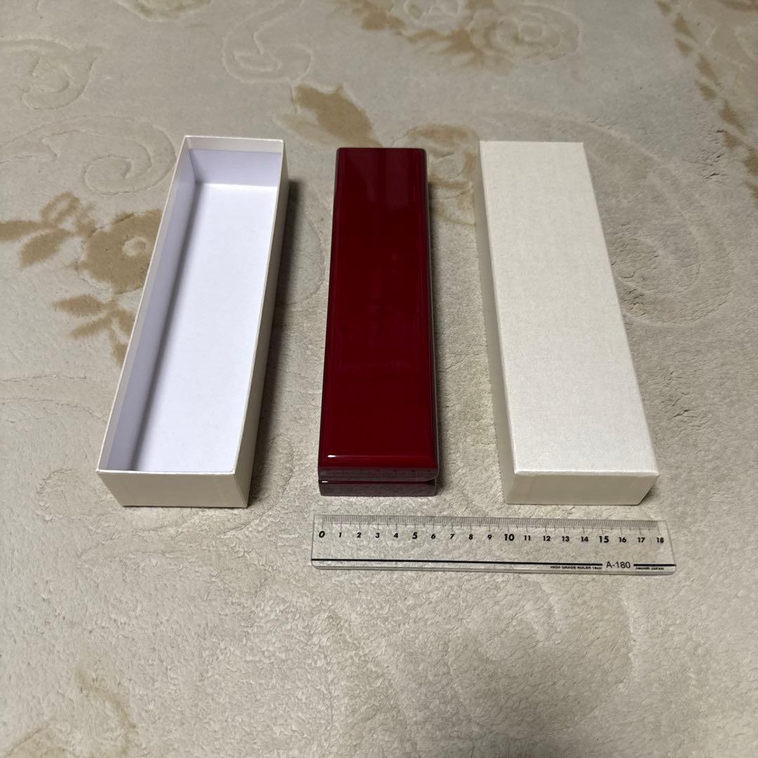 赤い高級木製ギフトボックス