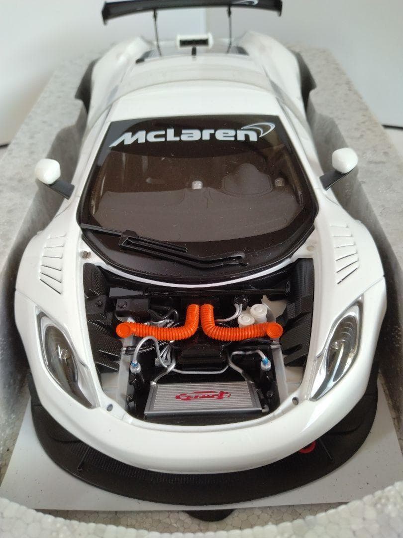 275　未使用　1/18　オートアート　マクラーレン　12C　GT3　　ホワイト