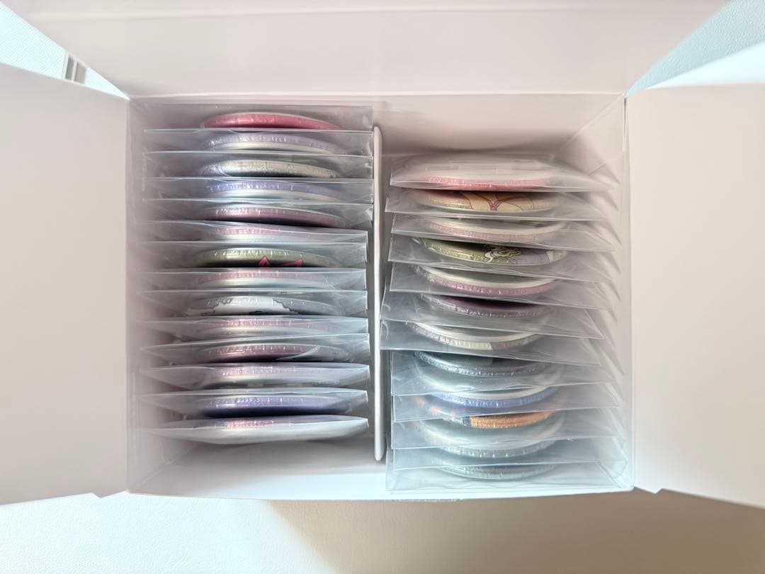 CLAMP展 ホログラム缶バッジコレクショBox xxxHOLiC