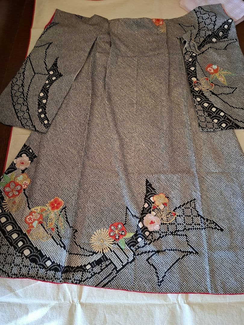 七五三女の子　絞り着物　黒　刺繍