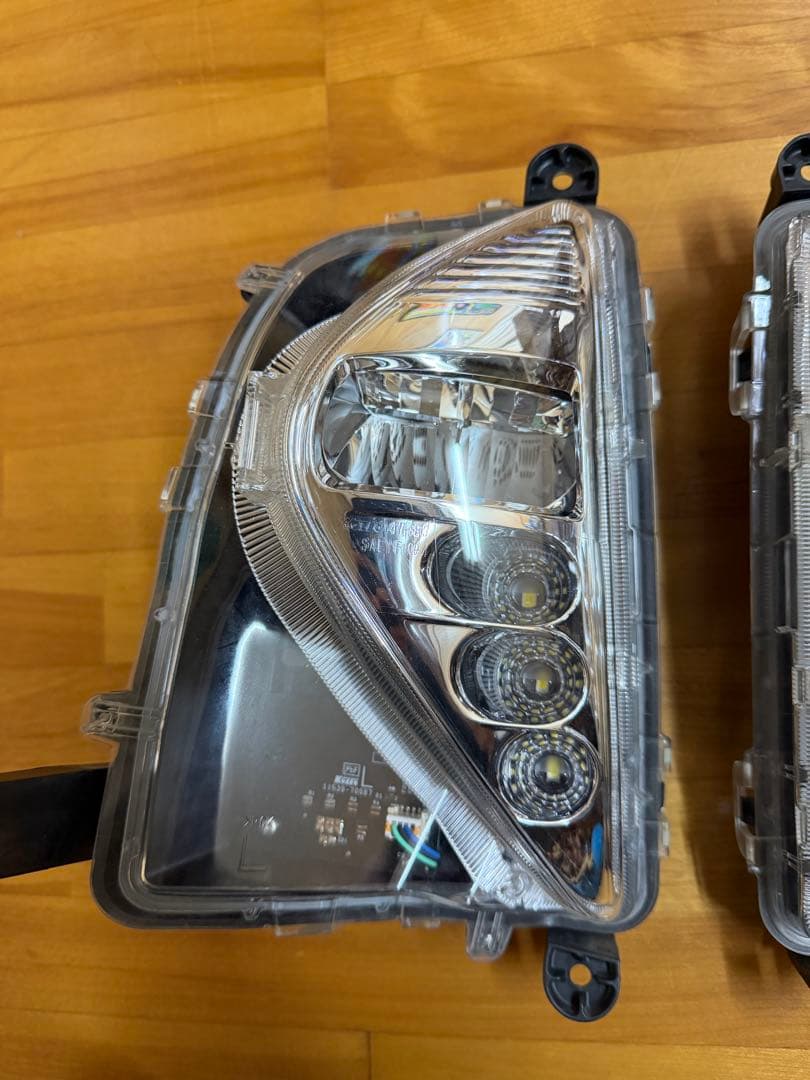 50プリウス 前期 フォグランプ【純正】