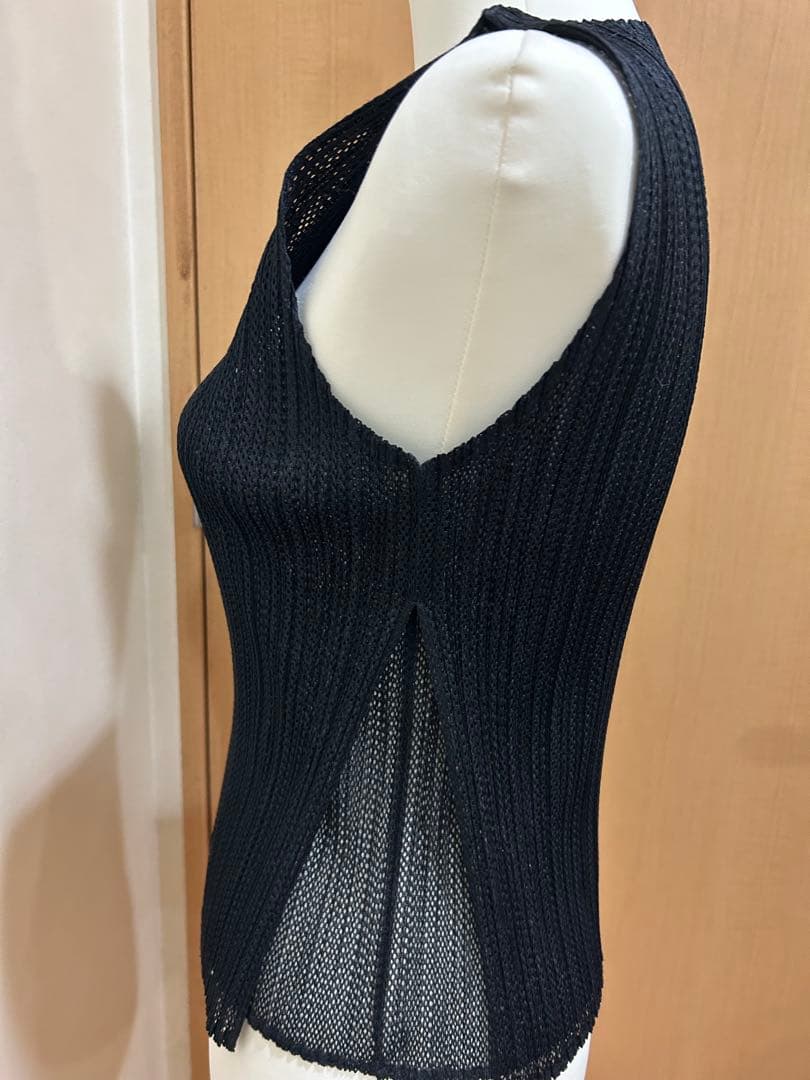 ⭐️プリーツプリーズタタミタンクトップ黒極美品⭐️