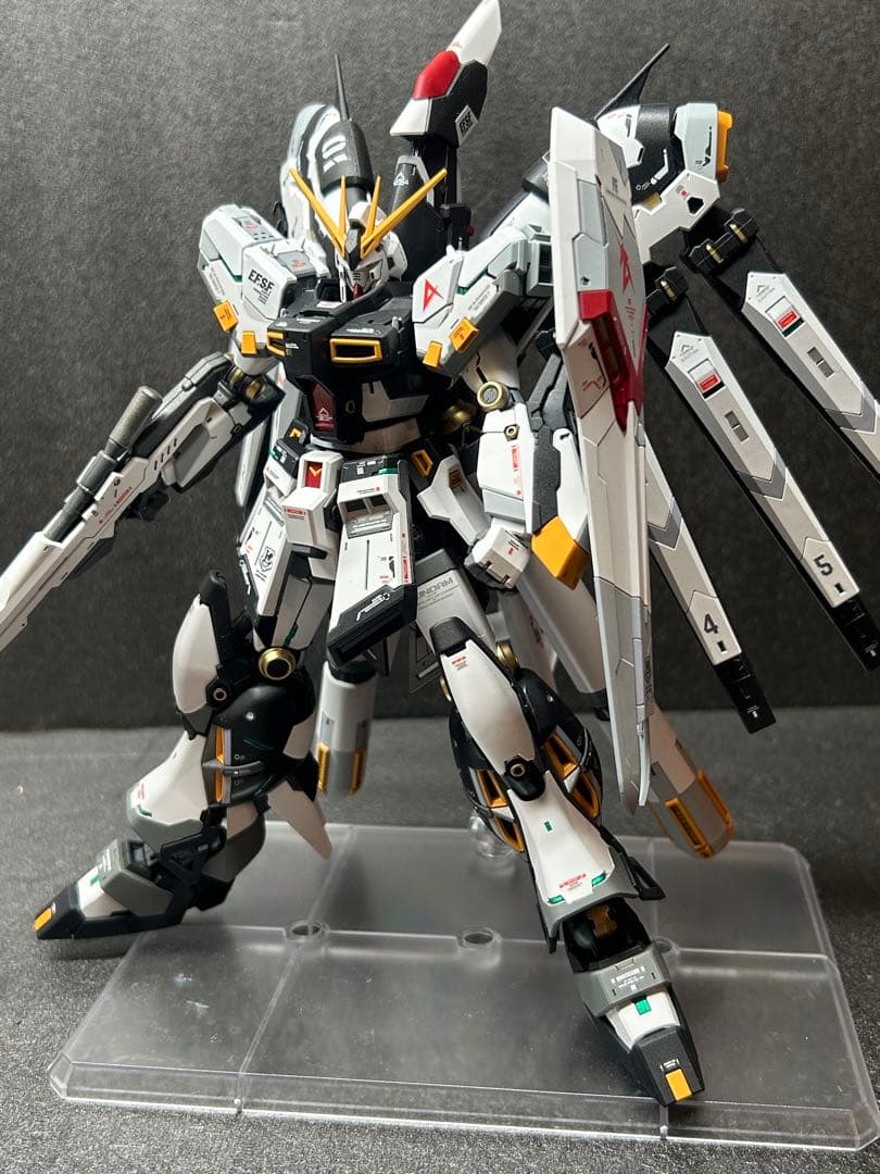 rg hi-νガンダム　完成品　νガンダムカラー
