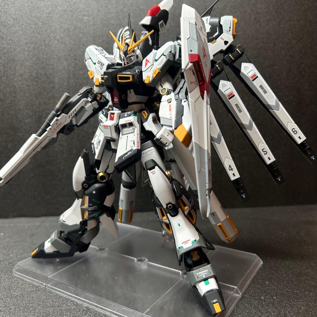 rg hi-νガンダム　完成品　νガンダムカラー