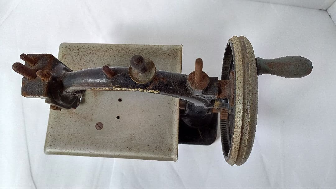 お値下げ　Queen 手回しアンティーク　ミシン