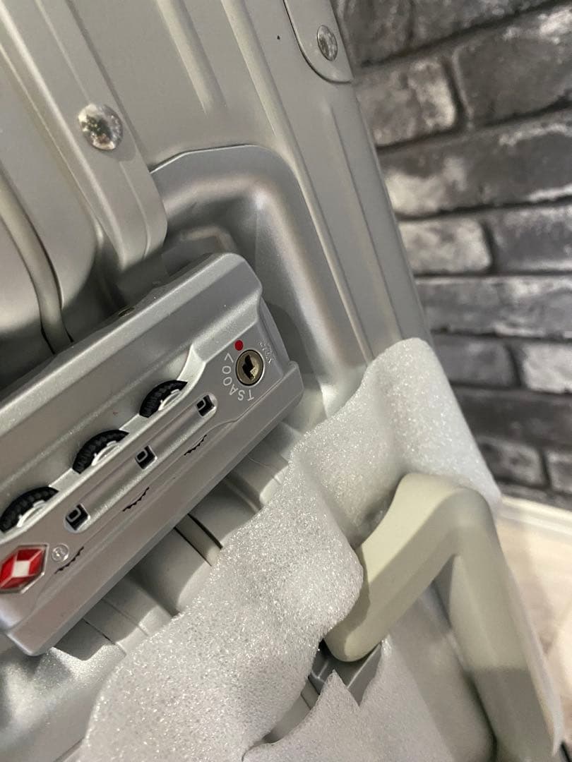 新品未使用　メルセデス・ベンツ　アルミスーツケース　32リットル　限定非売品