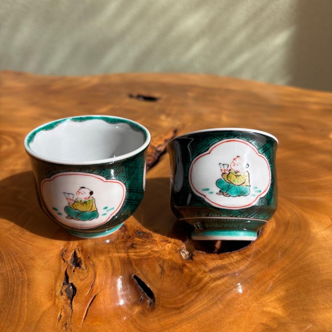 九谷焼　三代為吉三ッ井詠一作　色絵唐子　ぐい呑み　共箱　酒器