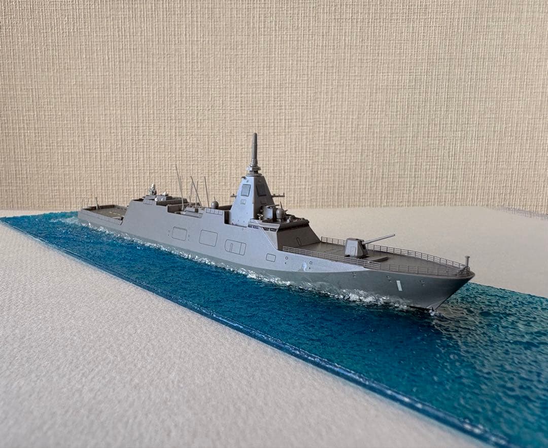 1/700 もがみ型護衛艦一番艦もがみ　全塗装　洋上ジオラマ