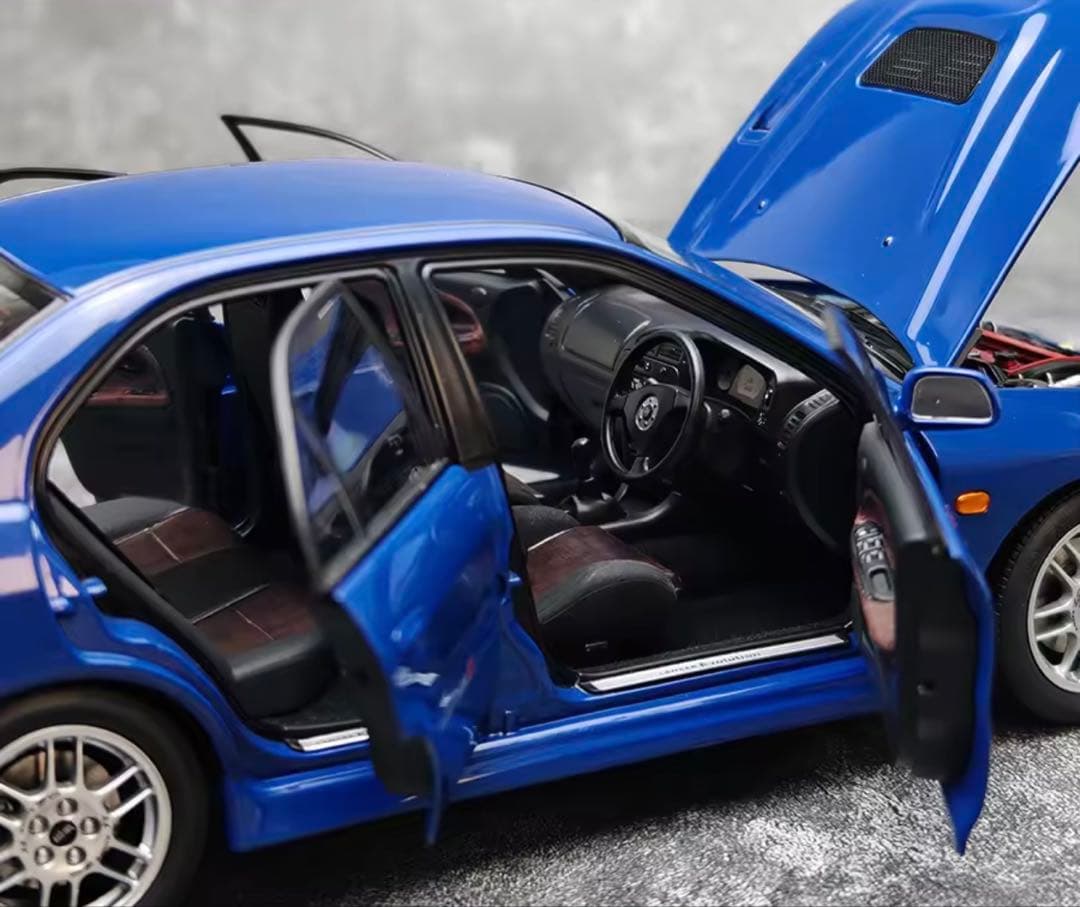 1:18 Mitsubishi Lancer Evolution IVミニカー