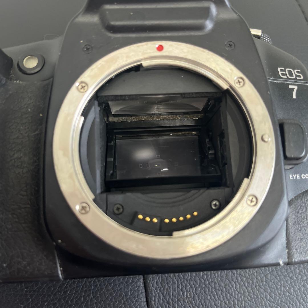 ジャンク品 cannon キャノン EOS 一眼レフフィルムカメラ レンズ付き
