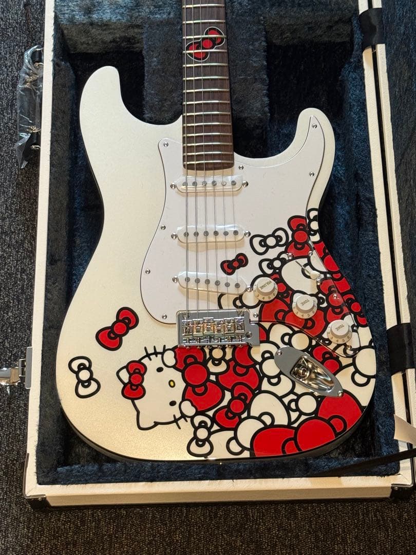 Fender Hello Kitty Stratocaster Fuzz セット