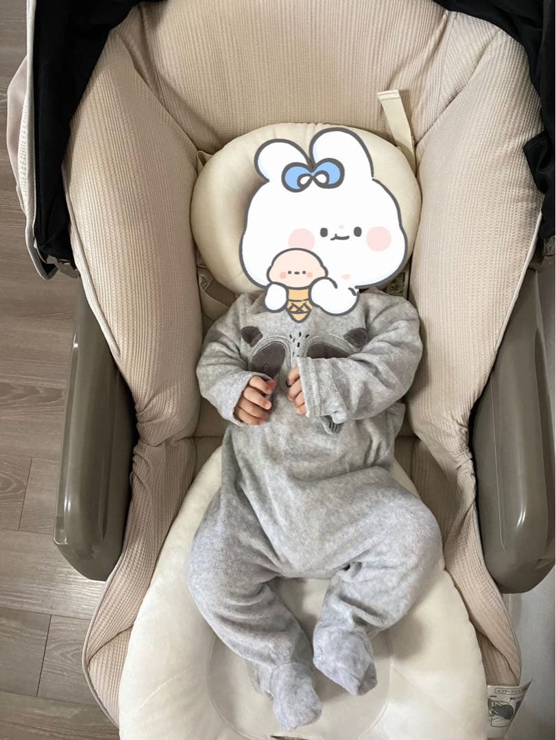 電動　クリーム色 チャイルドシート 調整可能