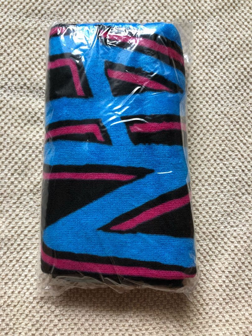 WANIMA タオル ピザロゴ 黒青