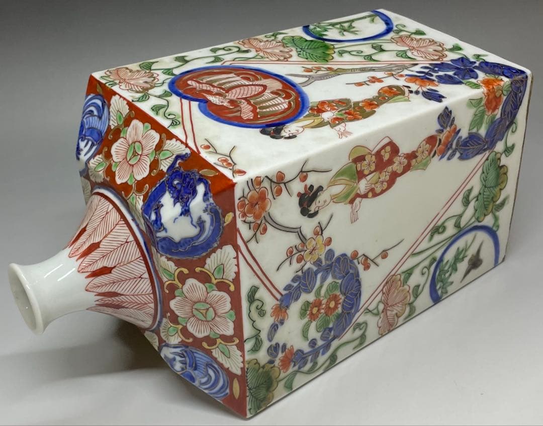 幸せウサギ　古伊万里　錦手　色絵美人角徳利　金彩　色絵　一輪挿し　v613