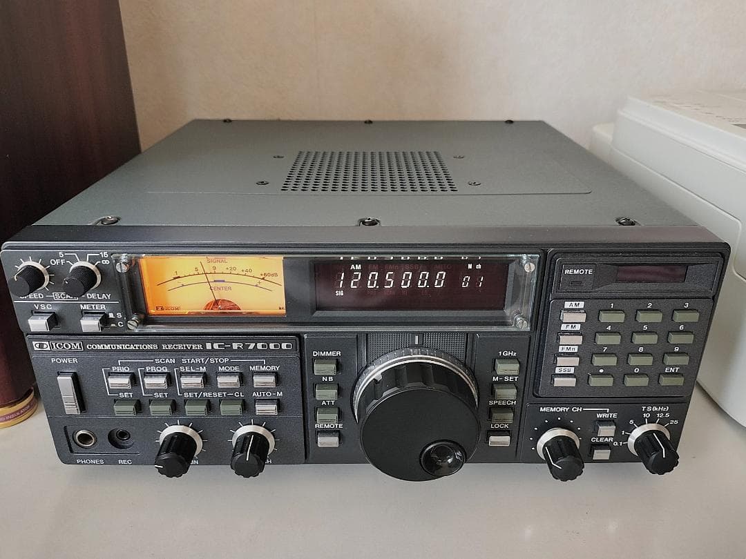 ICOM IC-R7000 広帯域受信機
