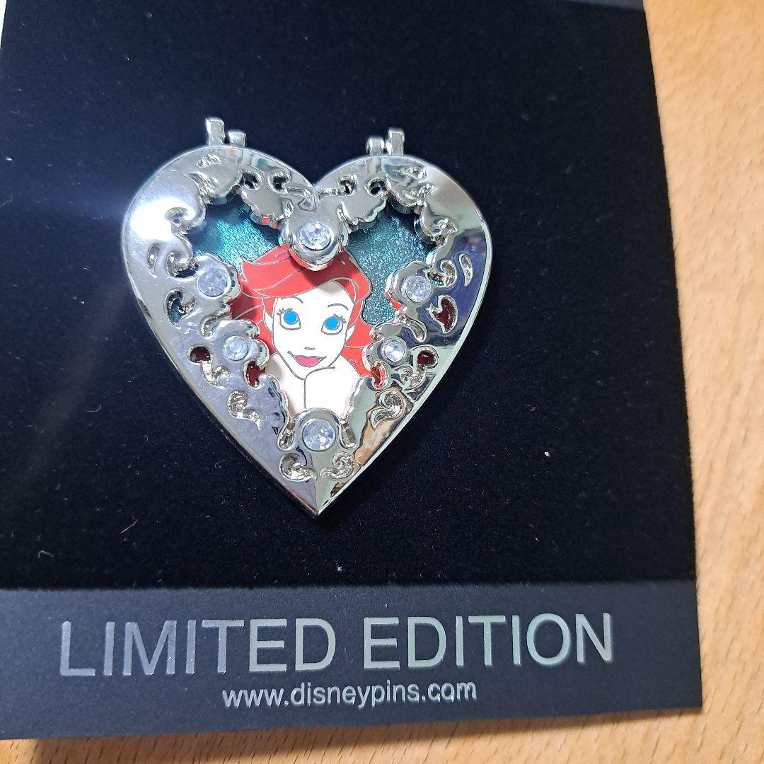ディズニー　リトルマーメイド　アリエル　開閉式　ビジューピンバッジ　LE 300