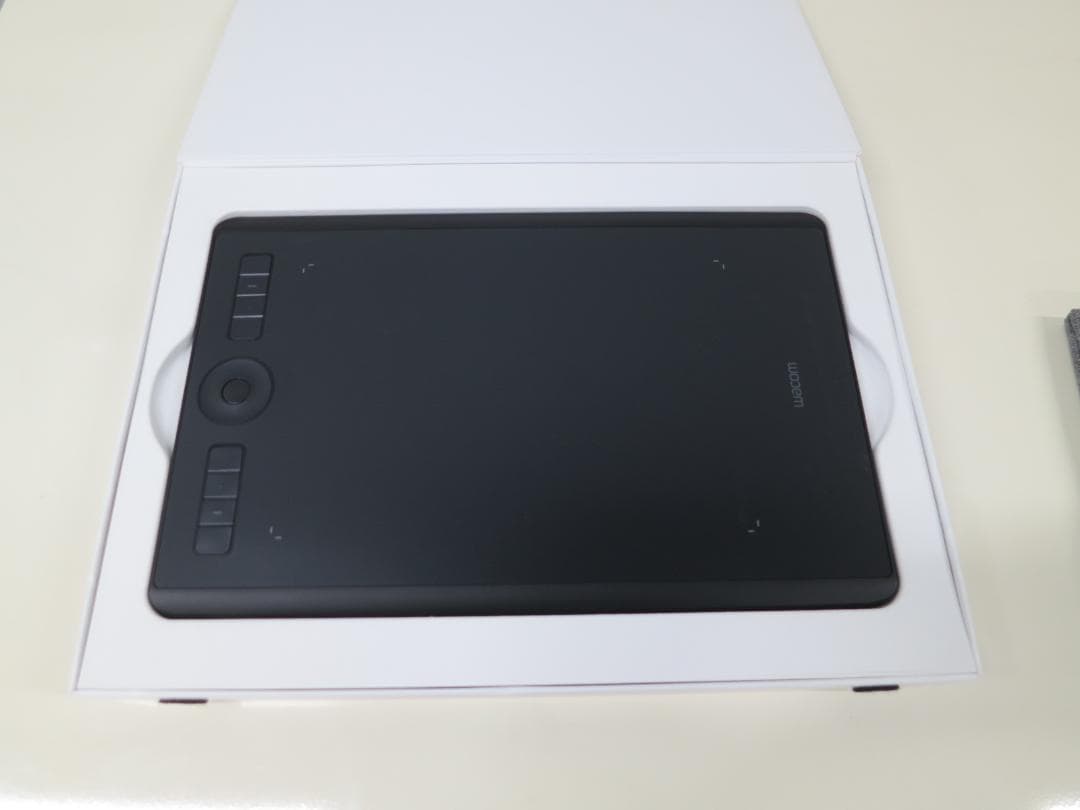美品 Wacom Intuos Pro PTH-660 ペンタブレット