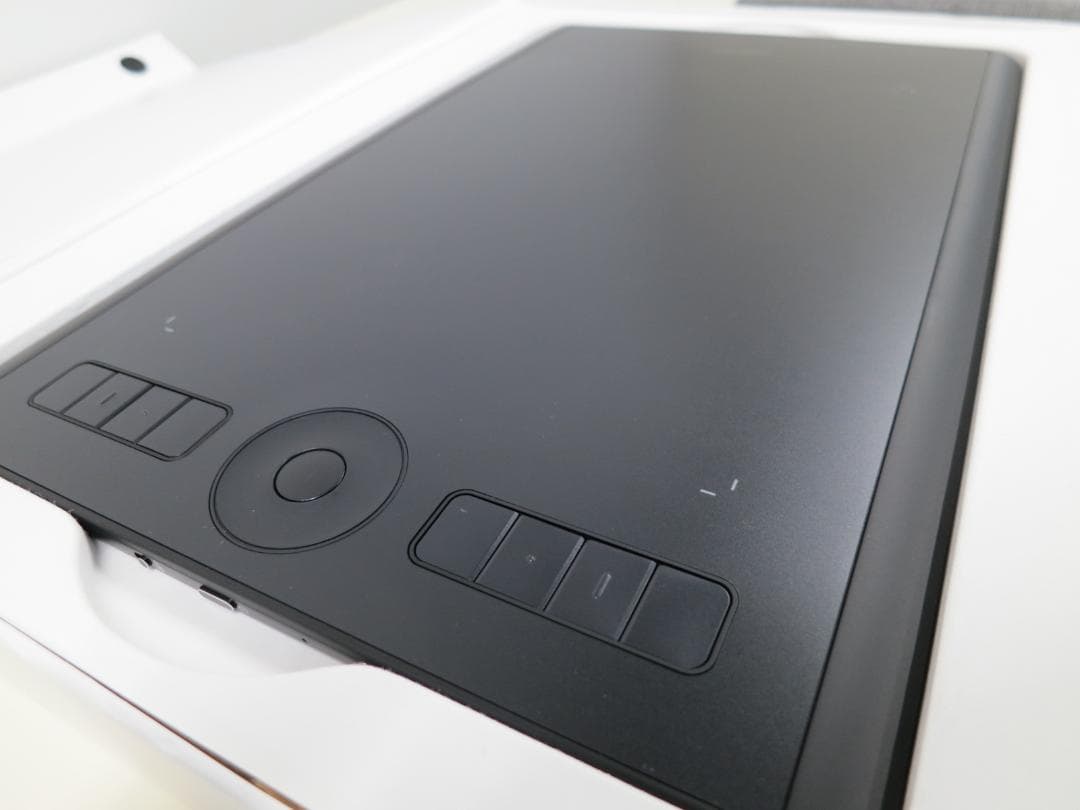 美品 Wacom Intuos Pro PTH-660 ペンタブレット