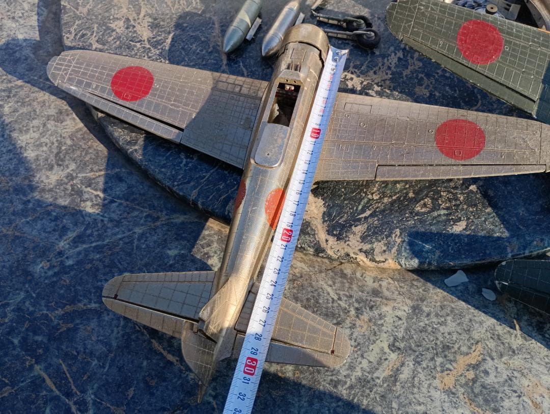 １６０４）ずっしり重いダイカスト製　ゼロ戦？　２機まとめて　難あり