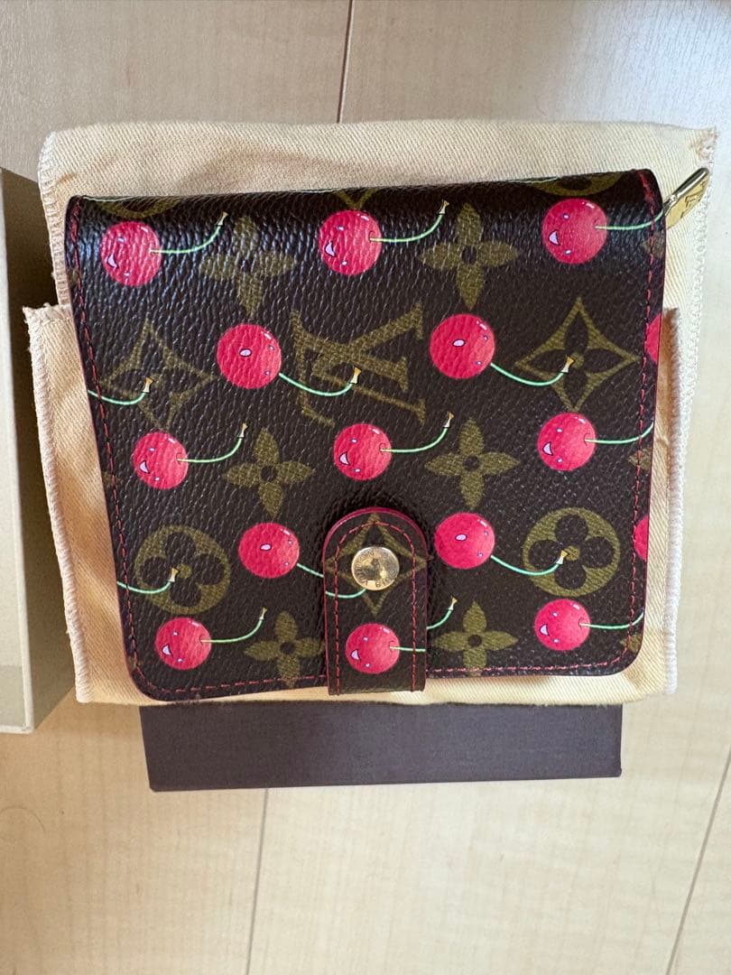 チェリー 二つ折り財布